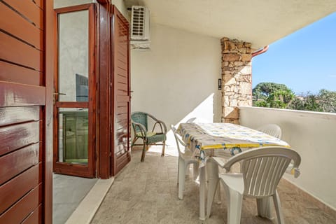 Brezza Marina Apartment- Terrace Apartment in San Teodoro