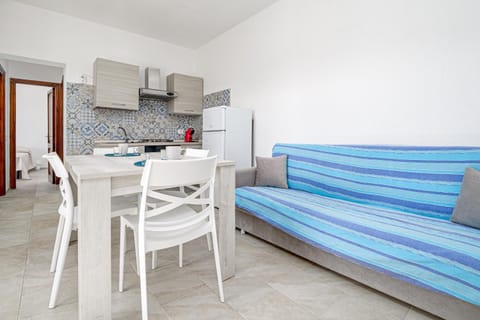 Brezza Marina Apartment- Garden Apartment in San Teodoro
