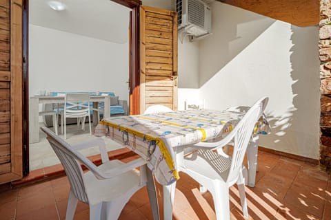 Brezza Marina Apartment- Garden Apartment in San Teodoro