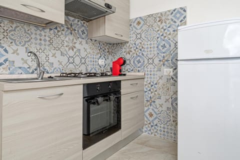 Brezza Marina Apartment- Garden Apartment in San Teodoro