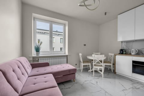 Kitchen or kitchenette, Living room, Seating area, Dining area, stove