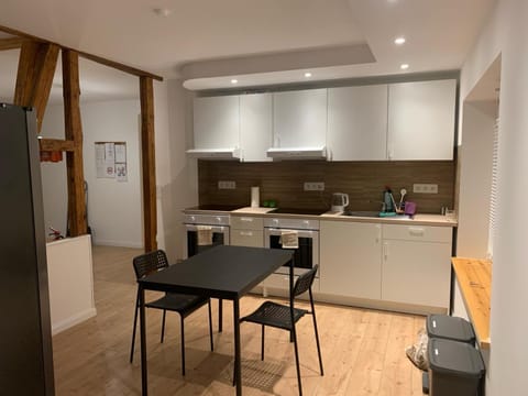 Kitchen or kitchenette, Dining area, oven, stove