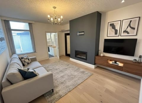 Communal lounge/ TV room, TV and multimedia, Living room