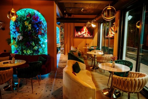 Restaurant/places to eat, Restaurant/places to eat