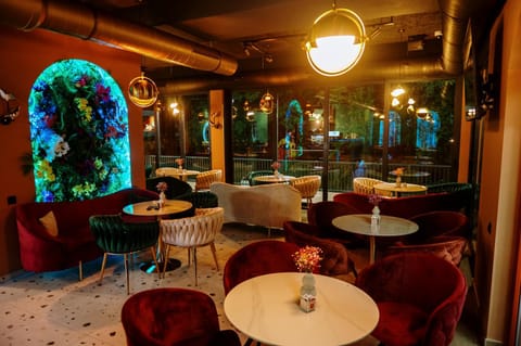 Restaurant/places to eat, Restaurant/places to eat