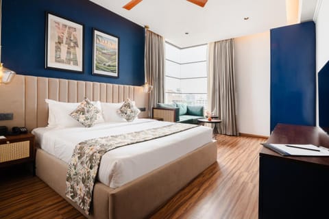 Photo of the whole room, Bedroom