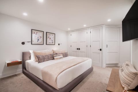 Renovated Aspen Core 3BR and 2 & Half BA Townhouse House in Aspen