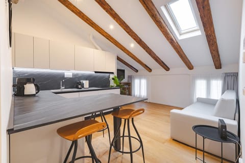 TV and multimedia, Kitchen or kitchenette, Living room, Seating area, Dining area, Bedroom