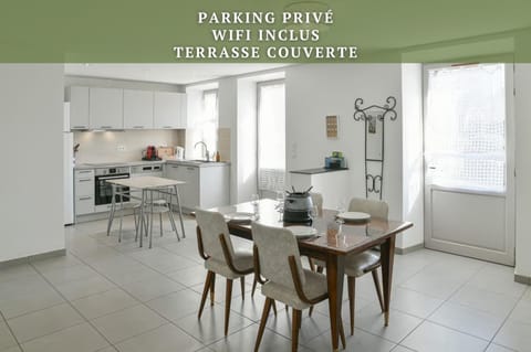 Property building, Kitchen or kitchenette, Living room