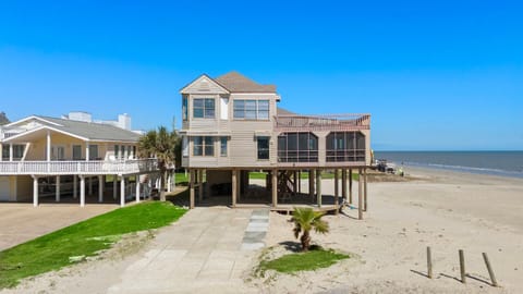 Pirates Beach Retreat House in Hitchcock