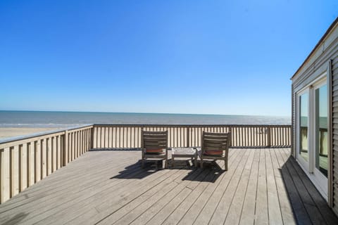 Pirates Beach Retreat House in Hitchcock