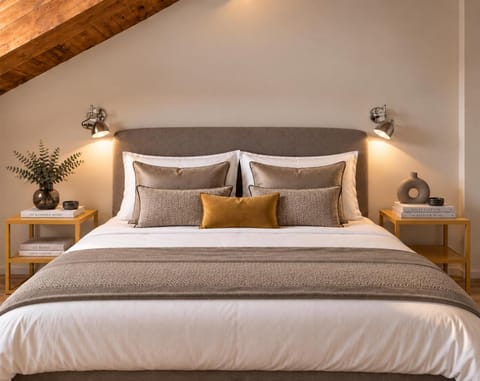 Bed, Photo of the whole room, Bedroom
