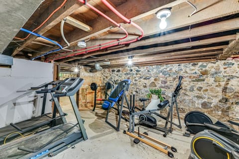 6 Mi to Notre Dame Family Retreat with Deck and Yard House in Mishawaka