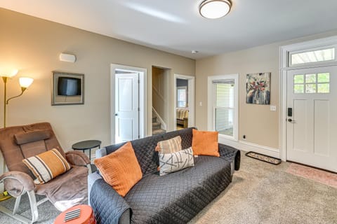 6 Mi to Notre Dame Family Retreat with Deck and Yard House in Mishawaka