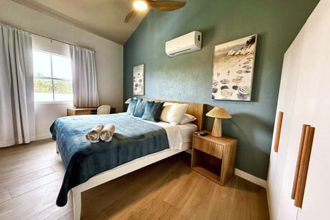 Bed, Decorative detail, Bedroom