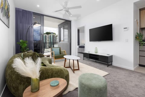 TV and multimedia, Living room, Seating area, Evening entertainment