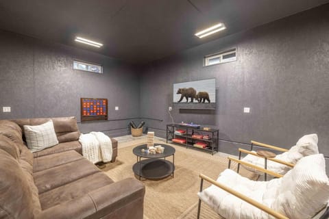 NEW Peak Pursuit Spa, Dogs Ok, Sauna, Lrg Game Rm House in Sugarloaf