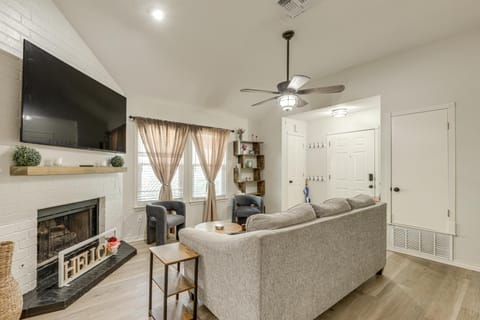 2 Mi to Dtwn! Modern Round Rock Oasis with Patio House in Round Rock