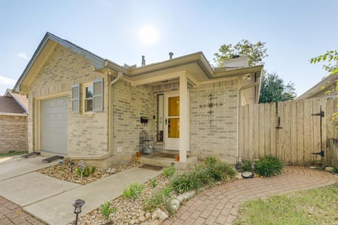2 Mi to Dtwn! Modern Round Rock Oasis with Patio House in Round Rock