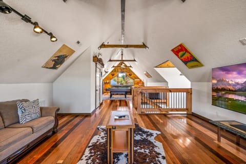 Fireside Lodge Lake View Hot Tub Game Room House in Douglas Lake