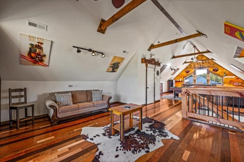 Fireside Lodge Lake View Hot Tub Game Room House in Douglas Lake