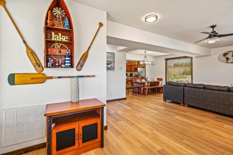 Fireside Lodge Lake View Hot Tub Game Room House in Douglas Lake