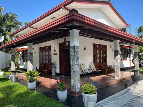 Property building, Day, Garden, Garden view