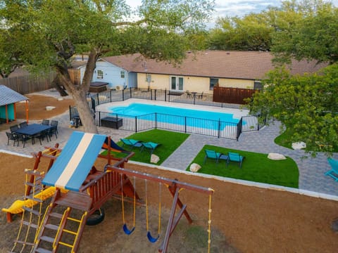 Jungle Haven Heated Pool Fun for 12 House in Johnson City