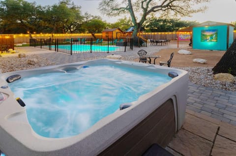 Jungle Haven Heated Pool Fun for 12 House in Johnson City