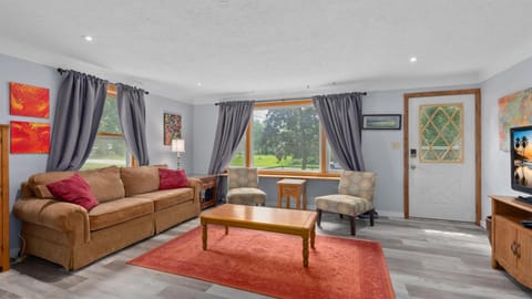 TV and multimedia, Living room, Seating area