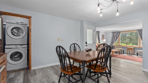 Living room, Seating area, Dining area, washing machine, dryer