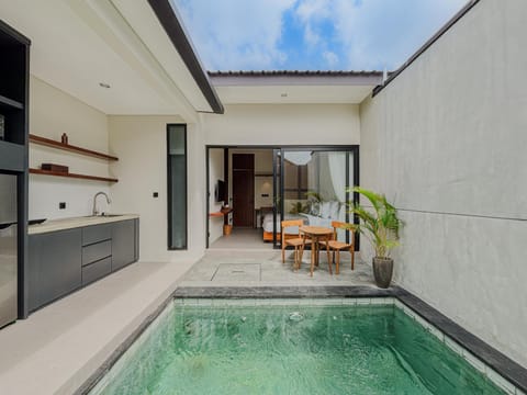Property building, Balcony/Terrace, Swimming pool