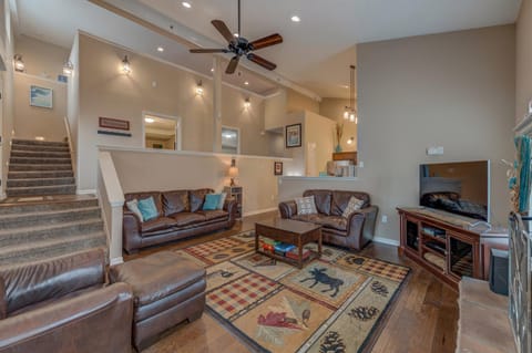Communal lounge/ TV room, TV and multimedia, Seating area, Evening entertainment