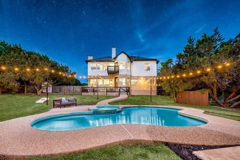 Austin Luxe Retreat Pool Spa Game Room Fire Pit House in Austin