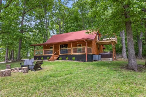 Hot Tub - Furnace Mountain Retreat - #RRG House in Kentucky