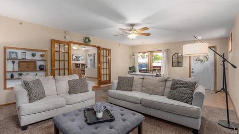 TV and multimedia, Living room, Seating area