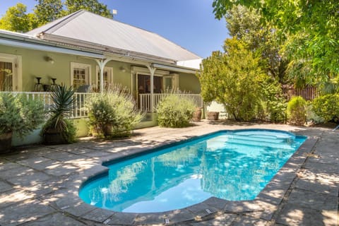 Property building, Balcony/Terrace, Garden view, Pool view, Swimming pool, Swimming pool