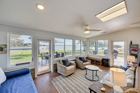 Modern, Spacious! Lake Buchanan Retreat with Hot Tub House in Lake Buchanan