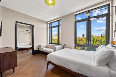 Bed, Seating area, Bedroom