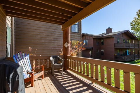 Summit Sanctuary, Sleeps 4, Charming Interiors, 20 Minutes from the Mountain! House in Summit Park