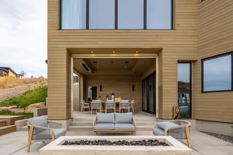 Stunning Luxury Interiors, Jordanelle Views, Private Hot Tub, Sauna, Elite Locale! House in Wasatch County