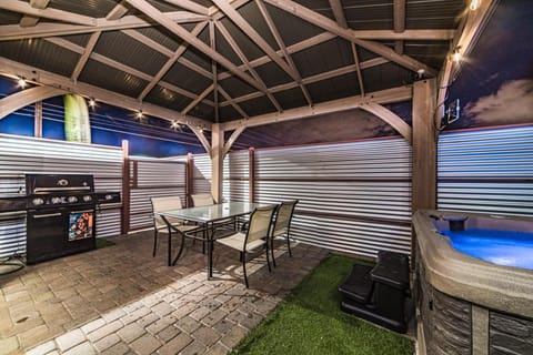 APT Style Home 2BR 2BA w Jacuzzi Near Airport House in Tucson