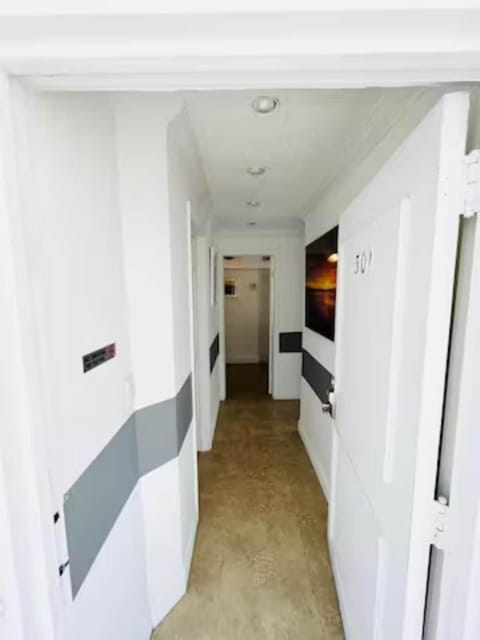 The Blue Breeze - Parking included Apartment in Flamingo Lummus