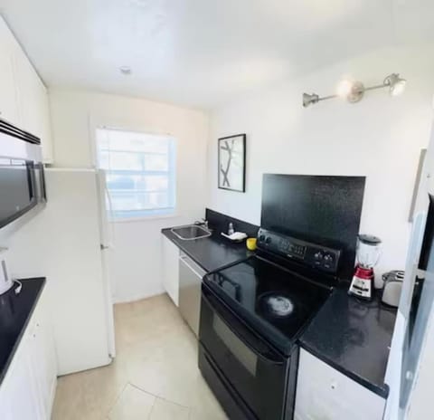 The Blue Breeze - Parking included Apartment in Flamingo Lummus