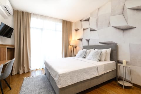 Bed, TV and multimedia, Photo of the whole room