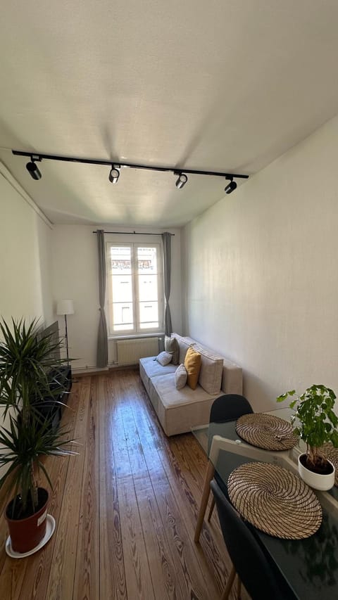 Cosy APPART COMPLET à 18min à pied du MARCHÉ DE NOËL Centre Ville 4 à 6 pers Max Apartment in Strasbourg