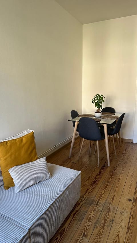 Cosy APPART COMPLET à 18min à pied du MARCHÉ DE NOËL Centre Ville 4 à 6 pers Max Apartment in Strasbourg