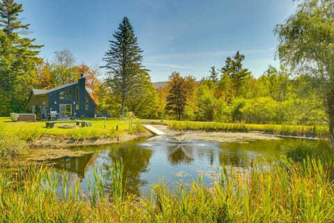 Stratton Shuttle Access! Vermont Mountain Hideaway House in Winhall