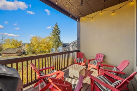 Ravenswood- Lake views- downtown greystone with air conditioning House in McCall