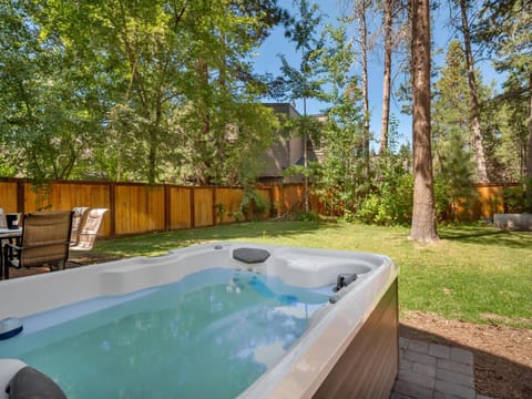 Tahoe Classic Cabin Near the Beach Cabin in Stateline